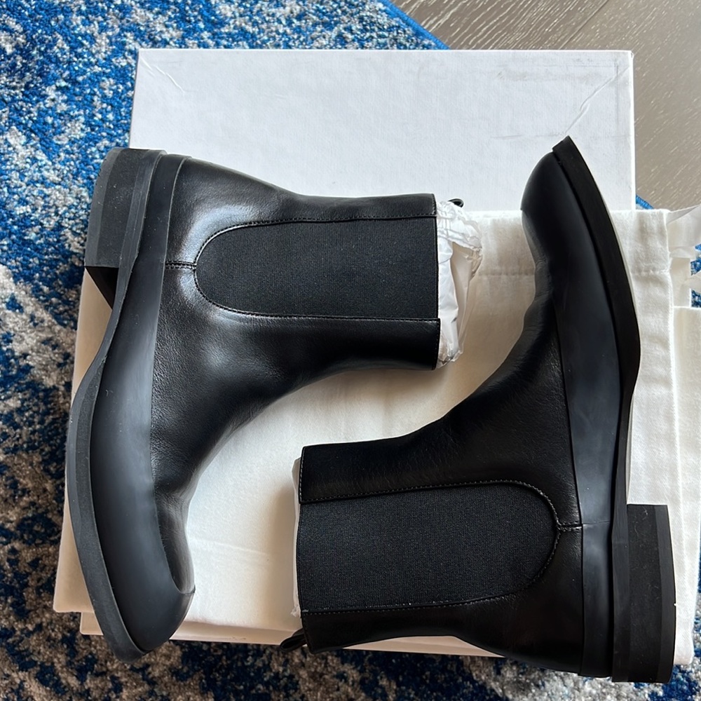 ❌SOLD❌ The Row
Garden Leather Short Boots 38 - Picture 12 of 17